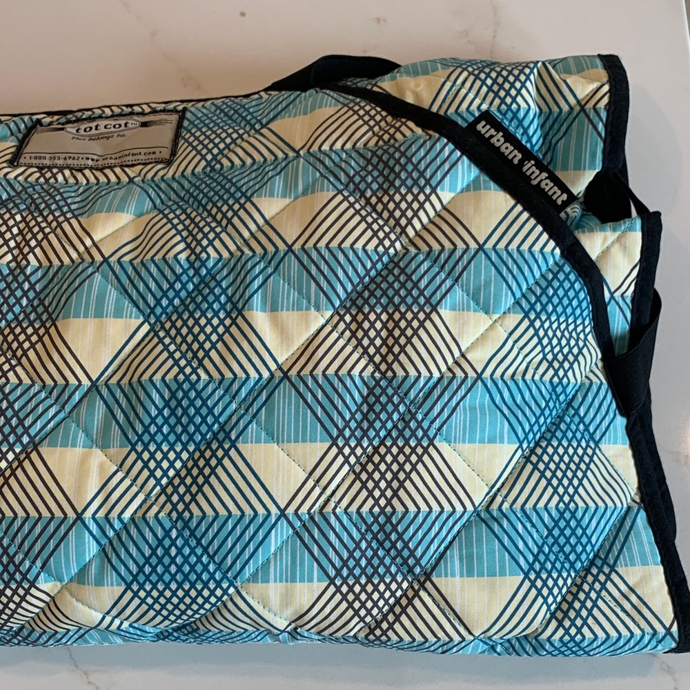 Tot Cot NEW Urban Infant Quilted Blue & Cream Geometric Baby Travel Mat